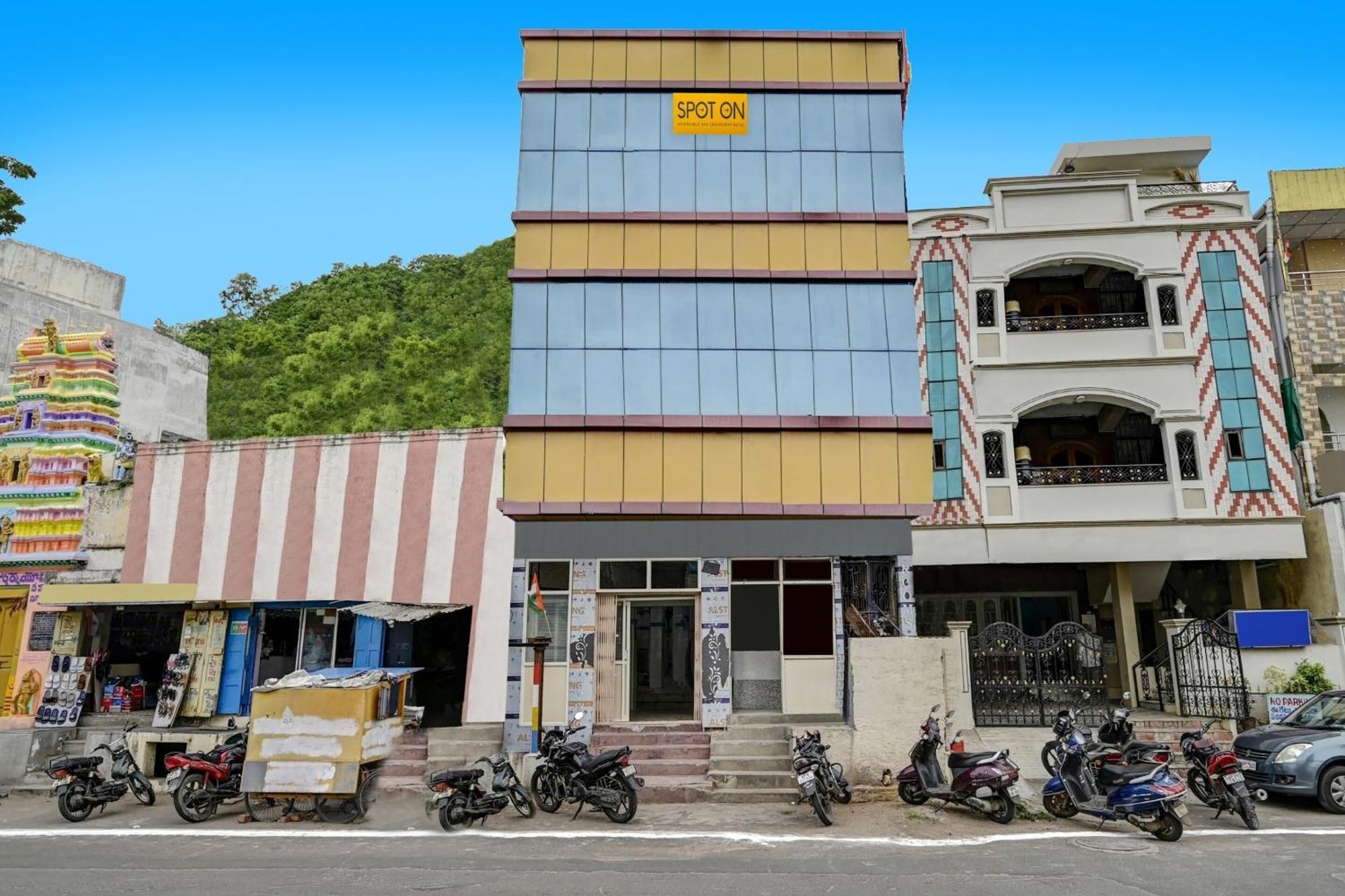 Hotel Spot On Svr Grand Vijayawāda Exterior foto